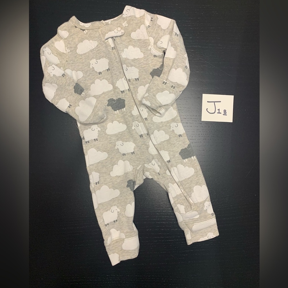 ⭐️2/$11.00⭐️— Grey Sheep and Cloud Print Footless 1pc (Nb)